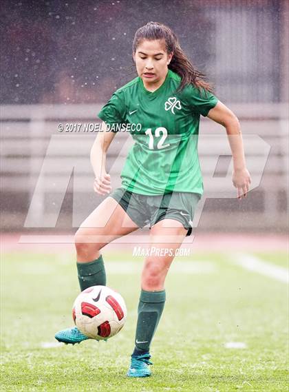Thumbnail 3 in St. Ignatius vs. Sacred Heart Cathedral Prep photogallery.
