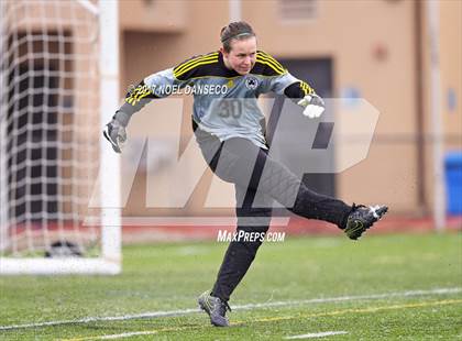 Thumbnail 1 in St. Ignatius vs. Sacred Heart Cathedral Prep photogallery.