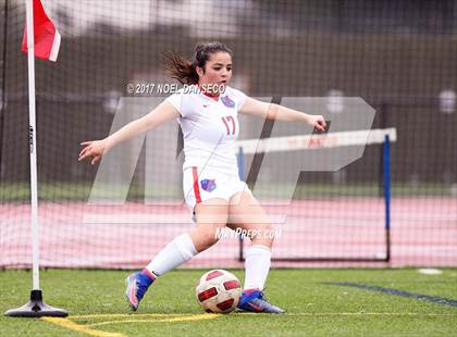 Thumbnail 2 in St. Ignatius vs. Sacred Heart Cathedral Prep photogallery.