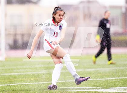 Thumbnail 1 in St. Ignatius vs. Sacred Heart Cathedral Prep photogallery.