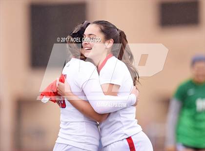 Thumbnail 2 in St. Ignatius vs. Sacred Heart Cathedral Prep photogallery.