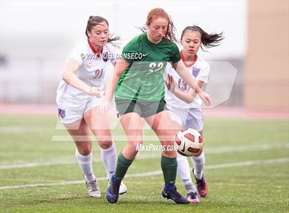 Thumbnail 2 in St. Ignatius vs. Sacred Heart Cathedral Prep photogallery.