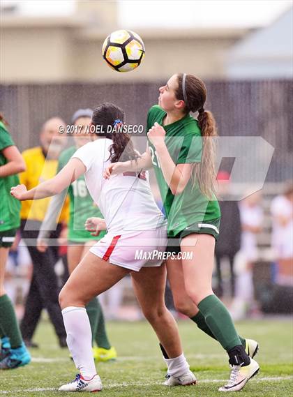 Thumbnail 2 in St. Ignatius vs. Sacred Heart Cathedral Prep photogallery.