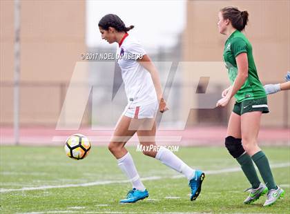 Thumbnail 1 in St. Ignatius vs. Sacred Heart Cathedral Prep photogallery.