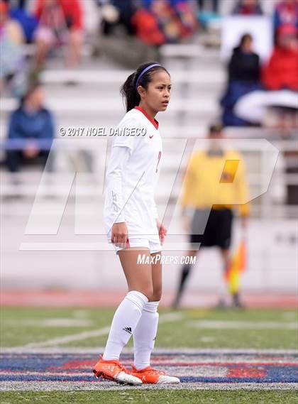 Thumbnail 2 in St. Ignatius vs. Sacred Heart Cathedral Prep photogallery.