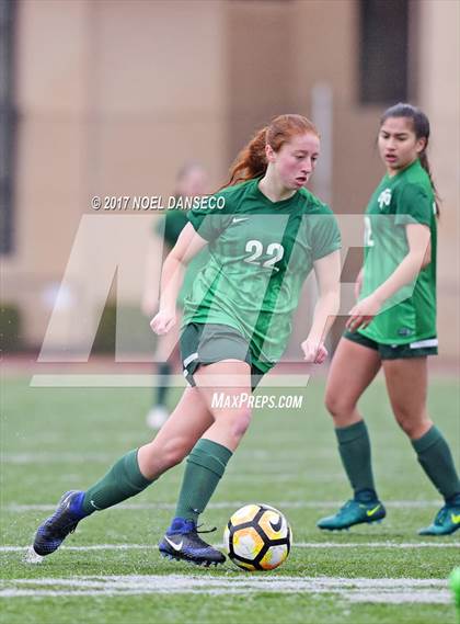 Thumbnail 1 in St. Ignatius vs. Sacred Heart Cathedral Prep photogallery.