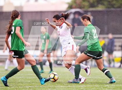 Thumbnail 2 in St. Ignatius vs. Sacred Heart Cathedral Prep photogallery.