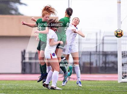 Thumbnail 3 in St. Ignatius vs. Sacred Heart Cathedral Prep photogallery.