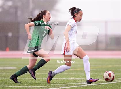 Thumbnail 2 in St. Ignatius vs. Sacred Heart Cathedral Prep photogallery.