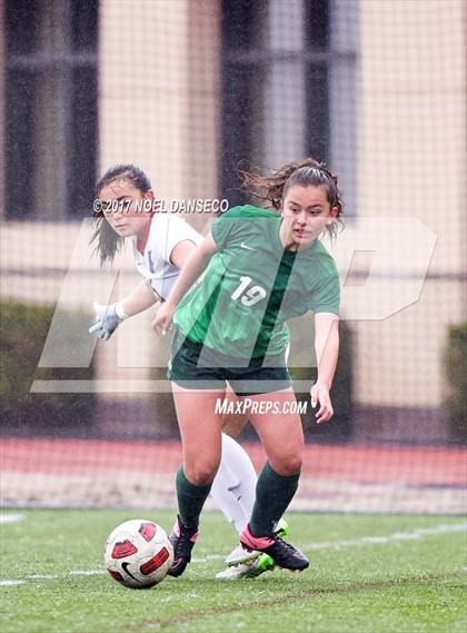 Thumbnail 2 in St. Ignatius vs. Sacred Heart Cathedral Prep photogallery.