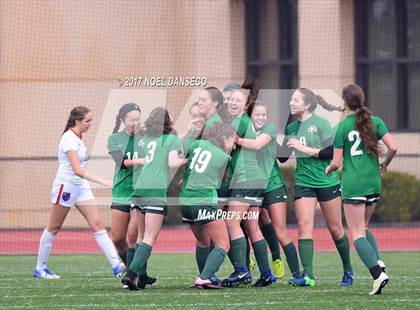 Thumbnail 2 in St. Ignatius vs. Sacred Heart Cathedral Prep photogallery.
