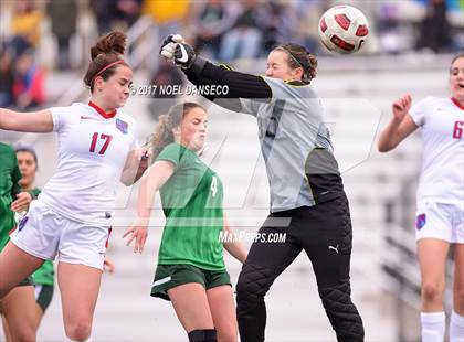 Thumbnail 3 in St. Ignatius vs. Sacred Heart Cathedral Prep photogallery.