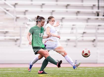 Thumbnail 2 in St. Ignatius vs. Sacred Heart Cathedral Prep photogallery.