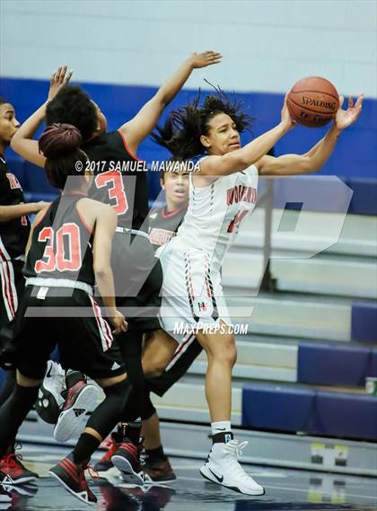 Thumbnail 3 in Harvard-Westlake vs Mount Miguel photogallery.