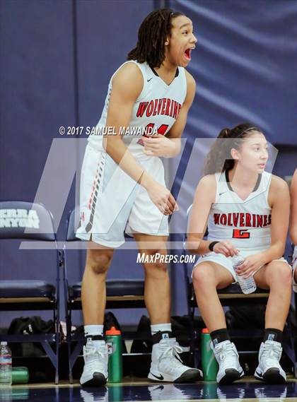 Thumbnail 3 in Harvard-Westlake vs Mount Miguel photogallery.