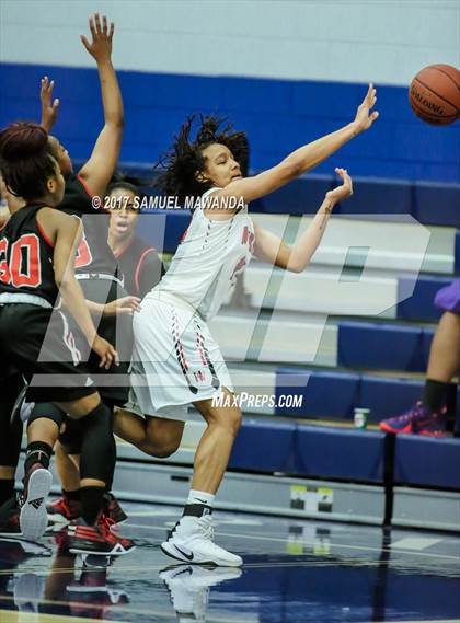 Thumbnail 1 in Harvard-Westlake vs Mount Miguel photogallery.