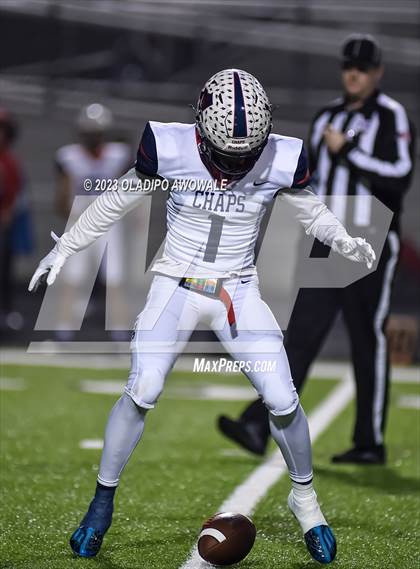 Thumbnail 2 in Aubrey vs. Van (UIL Football 4A Division II Region II Area) photogallery.