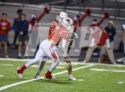 Thumbnail 3 in Aubrey vs. Van (UIL Football 4A Division II Region II Area) photogallery.