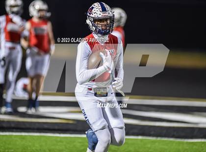 Thumbnail 3 in Aubrey vs. Van (UIL Football 4A Division II Region II Area) photogallery.