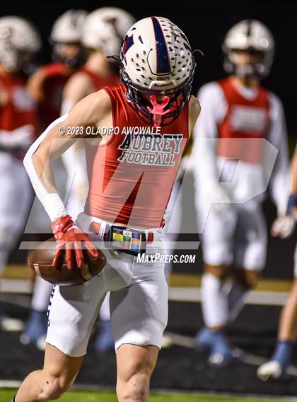 Thumbnail 3 in Aubrey vs. Van (UIL Football 4A Division II Region II Area) photogallery.
