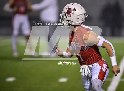 Thumbnail 1 in Aubrey vs. Van (UIL Football 4A Division II Region II Area) photogallery.