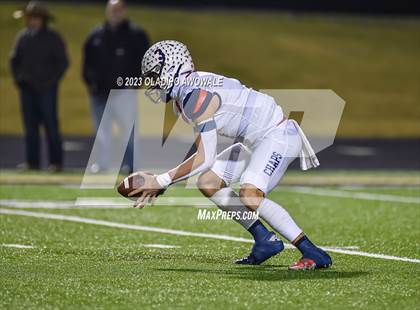 Thumbnail 1 in Aubrey vs. Van (UIL Football 4A Division II Region II Area) photogallery.