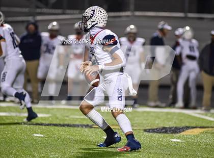 Thumbnail 2 in Aubrey vs. Van (UIL Football 4A Division II Region II Area) photogallery.