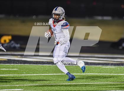 Thumbnail 2 in Aubrey vs. Van (UIL Football 4A Division II Region II Area) photogallery.