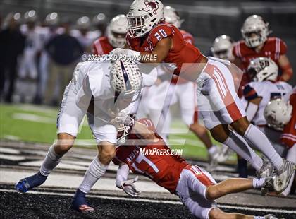 Thumbnail 2 in Aubrey vs. Van (UIL Football 4A Division II Region II Area) photogallery.