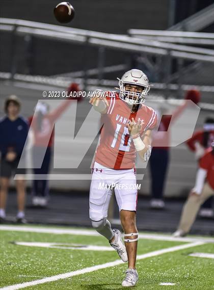 Thumbnail 1 in Aubrey vs. Van (UIL Football 4A Division II Region II Area) photogallery.
