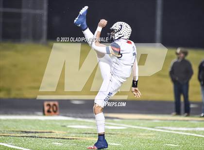 Thumbnail 2 in Aubrey vs. Van (UIL Football 4A Division II Region II Area) photogallery.