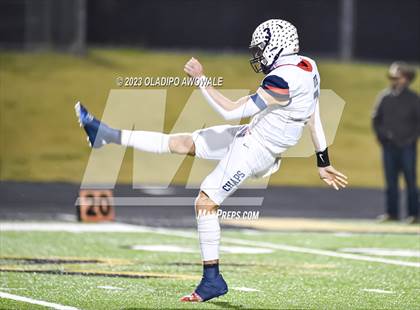 Thumbnail 1 in Aubrey vs. Van (UIL Football 4A Division II Region II Area) photogallery.