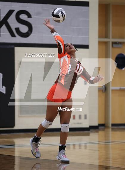 Thumbnail 3 in Heath vs Bloom-Carroll (OHSAA D2 District) photogallery.