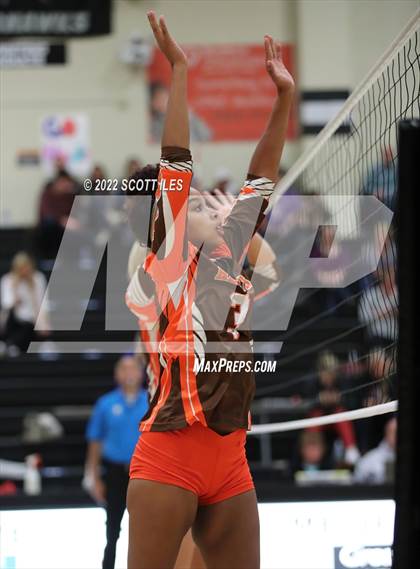 Thumbnail 1 in Heath vs Bloom-Carroll (OHSAA D2 District) photogallery.