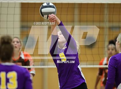 Thumbnail 1 in Heath vs Bloom-Carroll (OHSAA D2 District) photogallery.