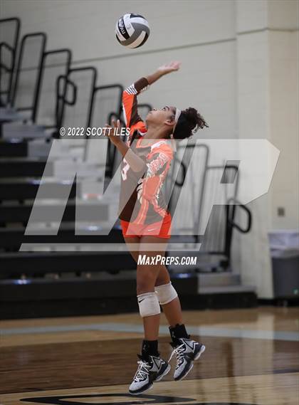 Thumbnail 1 in Heath vs Bloom-Carroll (OHSAA D2 District) photogallery.