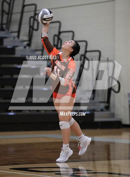 Thumbnail 1 in Heath vs Bloom-Carroll (OHSAA D2 District) photogallery.