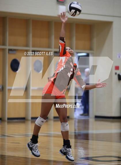 Thumbnail 1 in Heath vs Bloom-Carroll (OHSAA D2 District) photogallery.