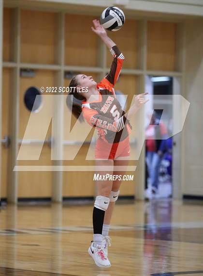 Thumbnail 3 in Heath vs Bloom-Carroll (OHSAA D2 District) photogallery.
