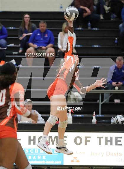 Thumbnail 2 in Heath vs Bloom-Carroll (OHSAA D2 District) photogallery.