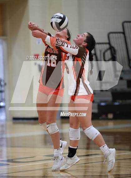 Thumbnail 3 in Heath vs Bloom-Carroll (OHSAA D2 District) photogallery.