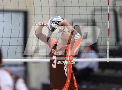Thumbnail 1 in Heath vs Bloom-Carroll (OHSAA D2 District) photogallery.
