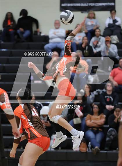 Thumbnail 2 in Heath vs Bloom-Carroll (OHSAA D2 District) photogallery.