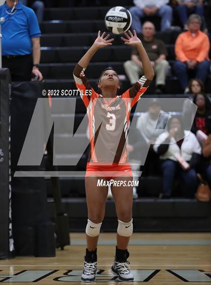 Thumbnail 2 in Heath vs Bloom-Carroll (OHSAA D2 District) photogallery.
