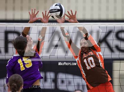 Thumbnail 1 in Heath vs Bloom-Carroll (OHSAA D2 District) photogallery.