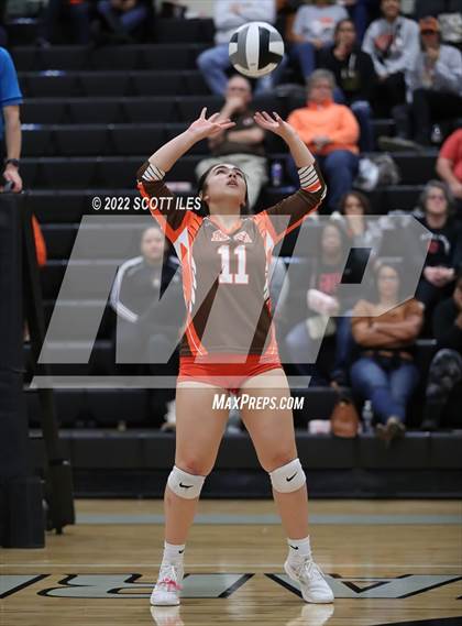 Thumbnail 2 in Heath vs Bloom-Carroll (OHSAA D2 District) photogallery.