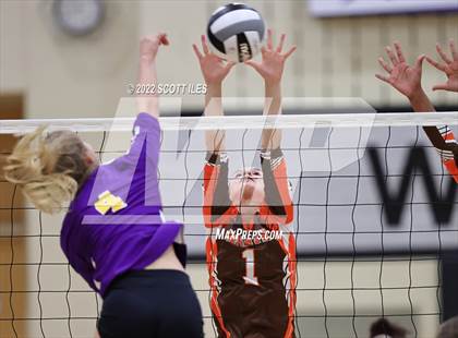 Thumbnail 3 in Heath vs Bloom-Carroll (OHSAA D2 District) photogallery.