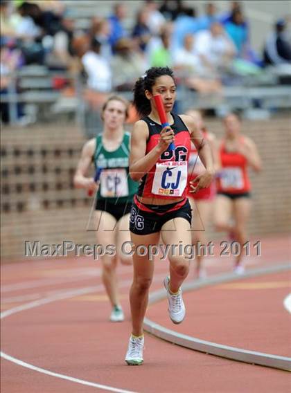 Thumbnail 2 in 117th Penn Relays (Girls 4x800m Large School Event 105) photogallery.
