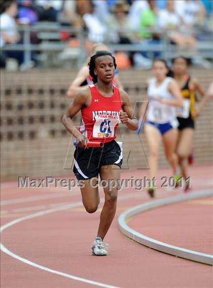Thumbnail 2 in 117th Penn Relays (Girls 4x800m Large School Event 105) photogallery.