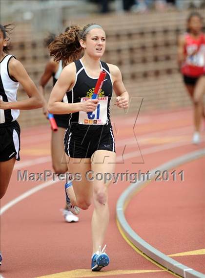 Thumbnail 2 in 117th Penn Relays (Girls 4x800m Large School Event 105) photogallery.